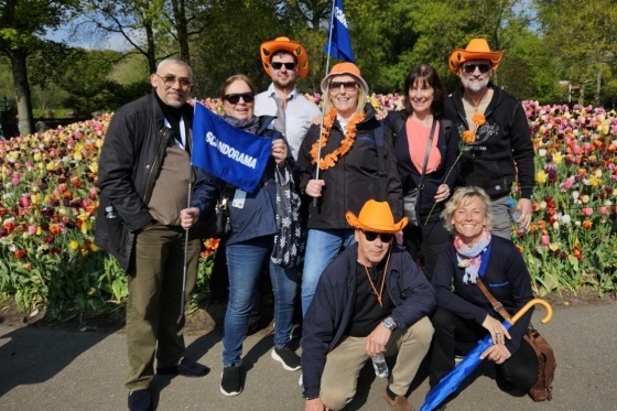 Möt våren under en weekend på vår populära bussresa till Holland. Under två ­dagar har vi möjlighet att ­upptäcka Hollands höjdpunkter! Här finns vackra byggnader, mysiga kaféer och världs­berömda traditioner som träsko- och osttillverkning. På den holländska landsbygden njuter vi av ett grönskande vackert landskap med betande kor och vackra ­väderkvarnar. Vi besöker genuina Amsterdam, berömd för sina vackra kanaler och charmiga stadslandskap, och blomsterparadiset Keukenhof med alla de vackra tulpanerna!