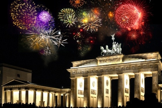 Efter murens fall är det få platser i Europa som förknippas lika mycket med glädje, förväntningar och eufori som Berlin. Är det på någon plats man ska fira nyår så är det väl här? Njut av 2025 års sista och 2026 års första dag i denna världsmetropol.