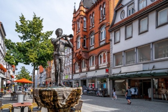 Hameln med Weserkryssning Weekend. Området kring Hameln förknippas med sagor och berättelser och staden kallas ofta råttfångarstaden efter den välkända folksagan. En skön och avkopplande weekendresa!