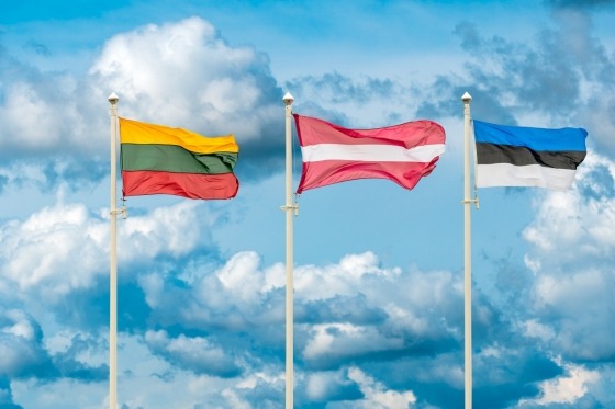 De mångfacetterade huvudstäderna Vilnius, Riga och Tallinn bjuder på intressanta upplevelser. Litauens kosmopolitiska huvudstad Vilnius, kallad Nordens Jerusalem och de många kyrkornas stad. Lettlands Riga var Sveriges största stad under 1600-talet och lockar med fantastisk arkitektur från många olika tidsepoker. Estniska Tallinn bär spår från många kulturer och bjuder på en spännande blandning av gammalt och nytt. Ta del av ett smörgåsbord av upplevelser i våra baltiska grannländer på denna härliga bussresa!