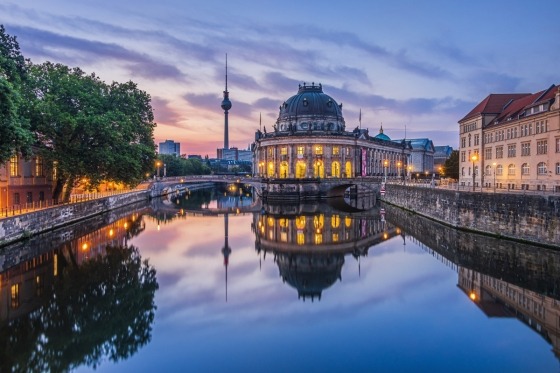 Framåt sen eftermiddag rullar vi in i Berlin. Här väntar antingen Hotel Chateau Kurfürstendamm eller Park Inn Hotel Alexanderplatz. Vår Scandoramaguide tar oss med på en orienterande promenad så vi lär känna området kring hotellet!