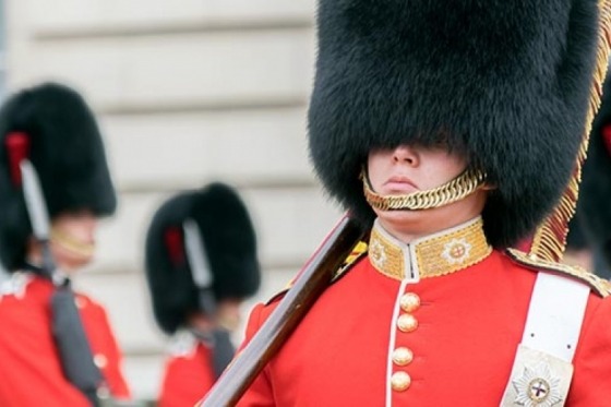 London. I Storbritanniens London finns allt som gör livet värt att leva! Känn pulsen och njut av en pint öl på de genuina pubarna. Ta in kulturen på ett museum, promenera i Hyde Park och shoppa loss. I de centrala delarna finns de flesta av stadens sevärdheter. En av stadens mest historiska sevärd­heter är St Paul's Cathedral. Staden har ett nöjesutbud som heter duga och det är bara att välja och vraka bland shopping, museer, teatrar, musikaler, pubar och fotbollsarenor. 